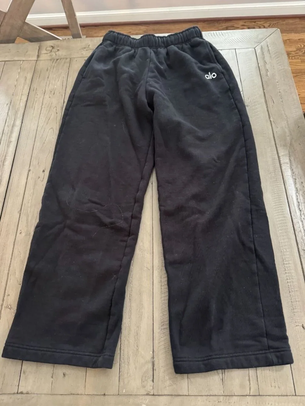 ALO YOGA Accolade Straight Leg Sweatpants in Black Size Small